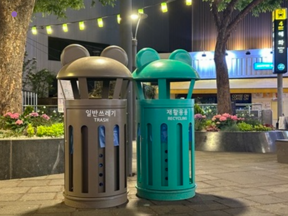 서울시 공덕역 3번출구 쓰레기통