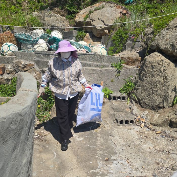 함께 만드는 깨끗한 해변! 26바다의날 해변 플로깅(부산 영도 중리노을전망대) 16