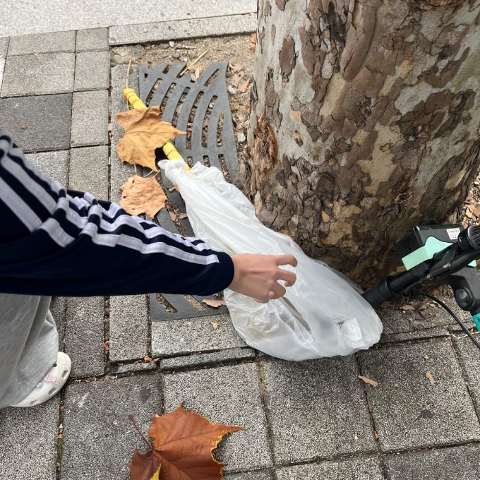 이번 플로깅은 강남구의 주거지와 상업 지역이 혼재된 구간을 중심으로 진행함. 해당 지역은 평소 보행량이 많아 다양한 형태의 생활 쓰레기가 꾸준히