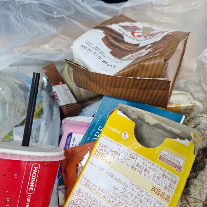 학교 근처에 담배피는 사람들이 많다