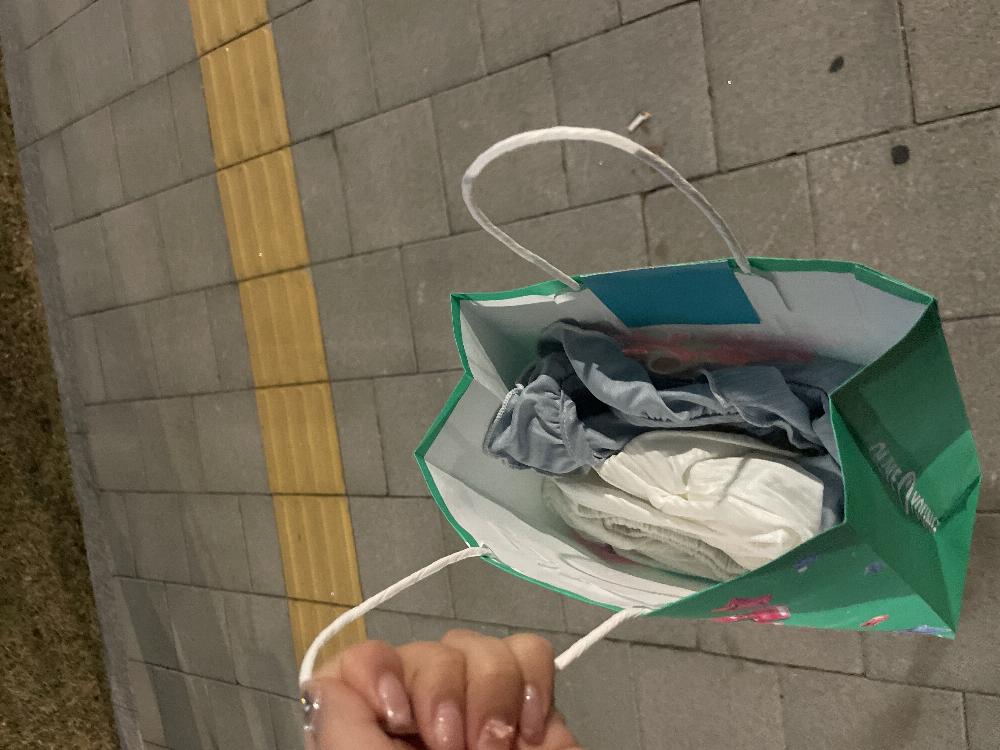 서울.지하철역앞.휴일.옷